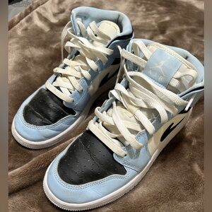 Nike Air Jordan Youth in Ice Blue/Black/White Hightop’s